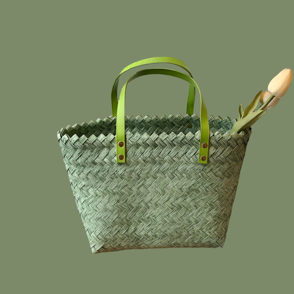 Kenya raffia baskets, 7 hand