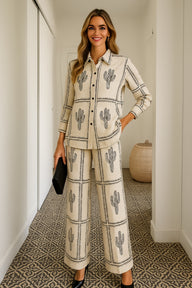 Conjunto camisa y pantalón cintura elástica de algodón satinado, color blanco roto estampado,tallas (36-46)