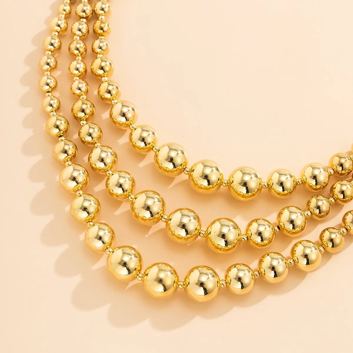 Fantastique tour de cou en perles d'or et bracelet assorti