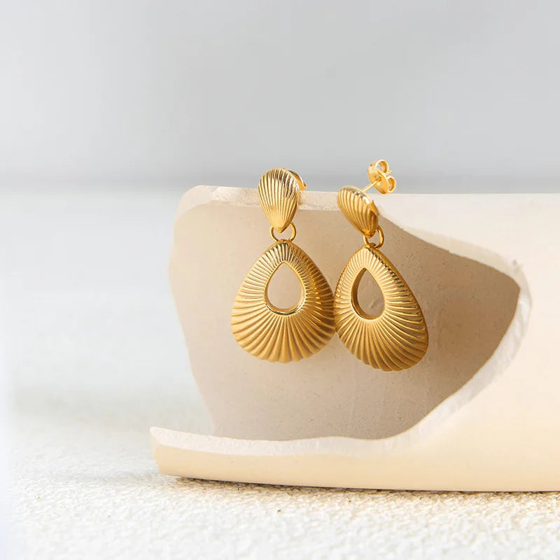 Pendientes de Gota de Hilo Dorados