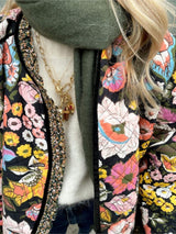 Chaqueta Hilton acolchada multicolor flores, IMPRESIONANTE, 3 tallas