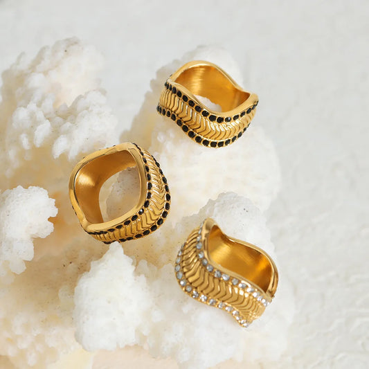 Asymmetric Ring with Small Shiny Stones
