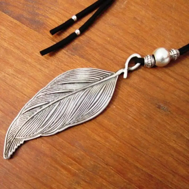 Collares Diana de cuero, 11 modelos