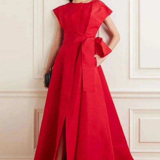 Vestido Champan Rojo con fajín y bolsillos de crepe algodón satinado, 3 tallas