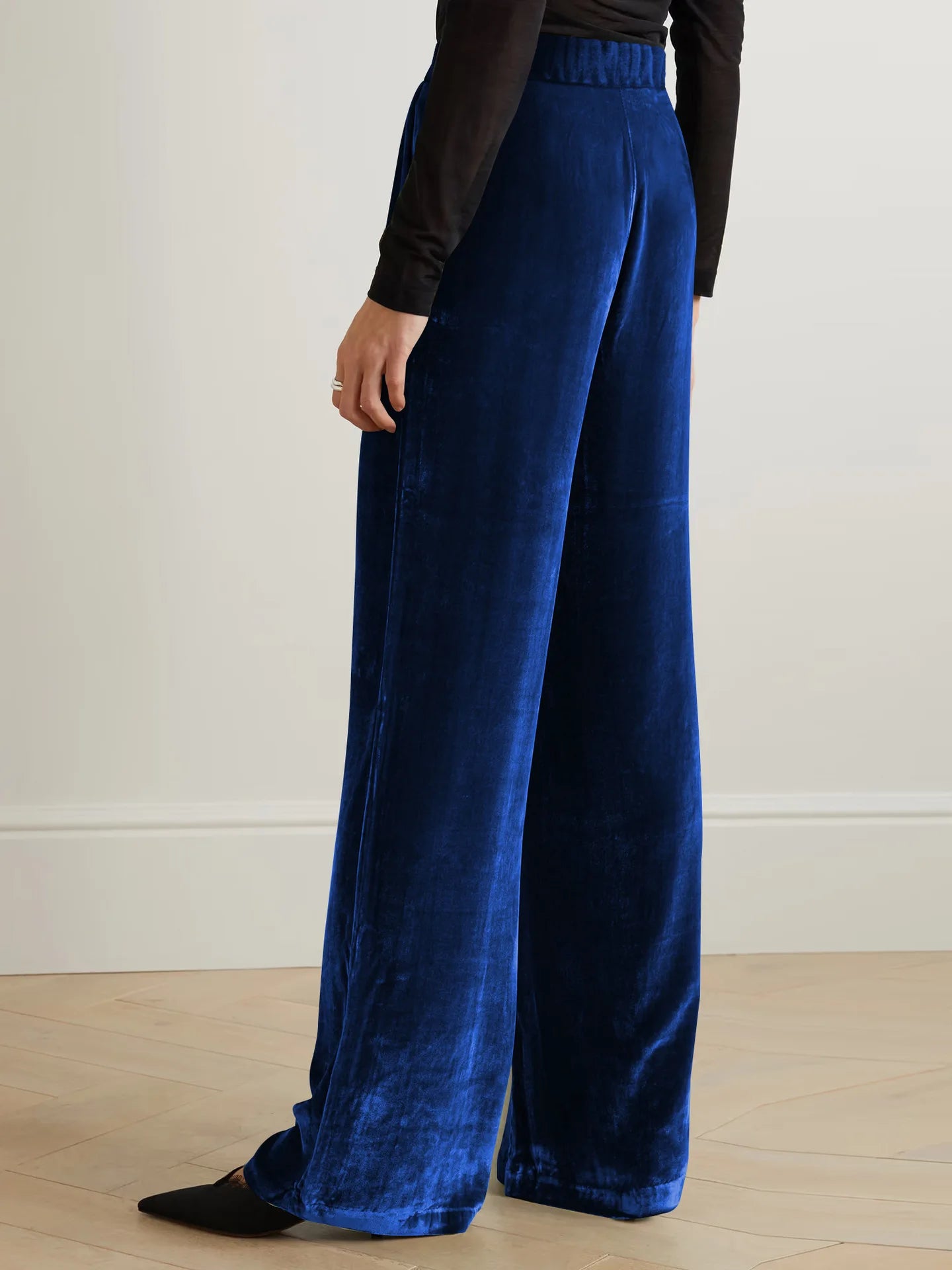 Carlota wide velvet pants, 6 colors and 4 sizes. Elastic band on the back.