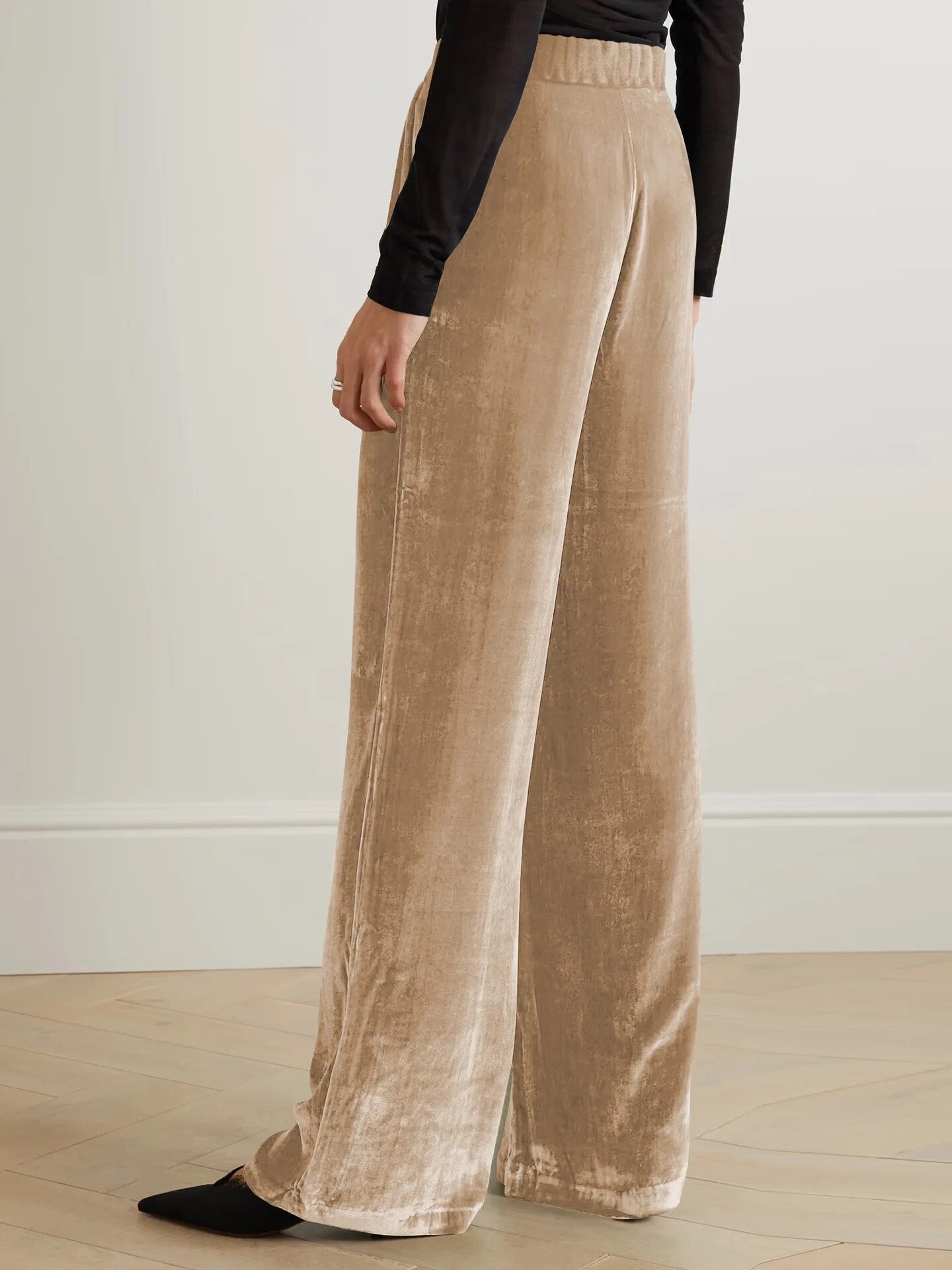 Carlota wide velvet pants, 6 colors and 4 sizes. Elastic band on the back.