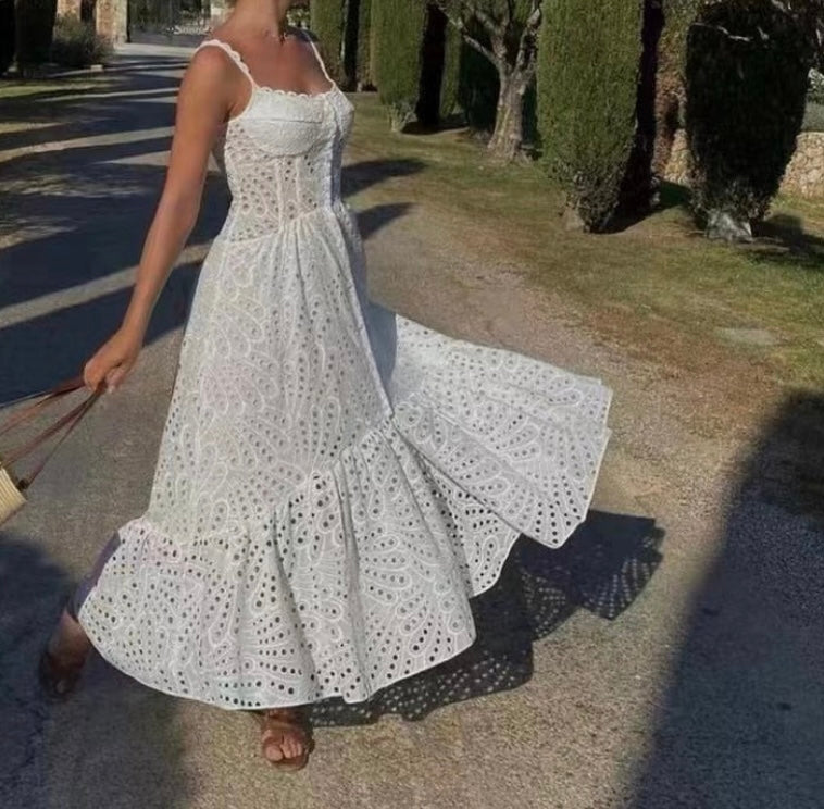 Robe en coton brodé Serena, 4 coloris, 3 tailles