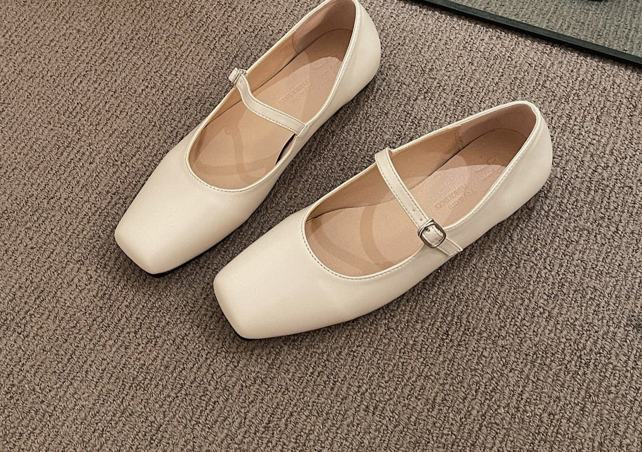 Square toe hot sale ballerina